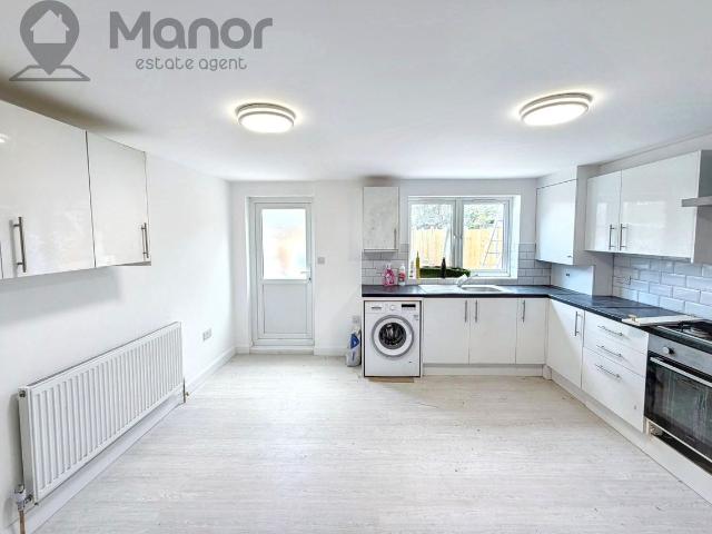 Whalebone Lane South, Dagenham RM8, 4 bed semi detached house to rent, £2,800 pcm | PrimeLocation
