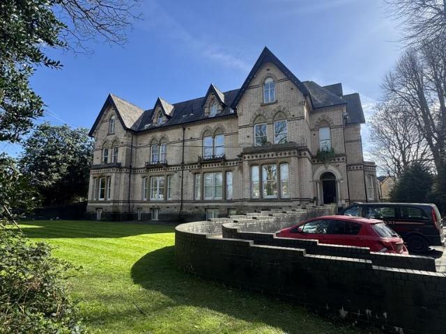 Whalley Road, Manchester M16 2 bed flat to rent £995 pcm £230 pw