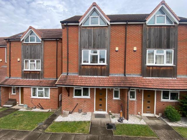 Wharf Gardens, Nuneaton 3 bed detached house to rent £1,200 pcm £277 pw