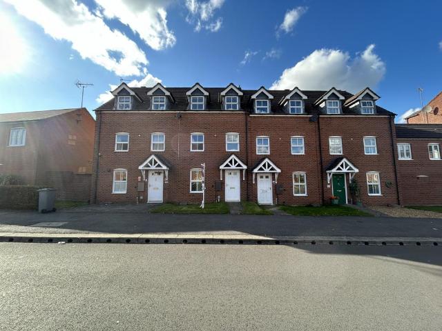 Wharf Lane, Solihull B91 3 bed terraced house to rent £1,495 pcm £345 pw