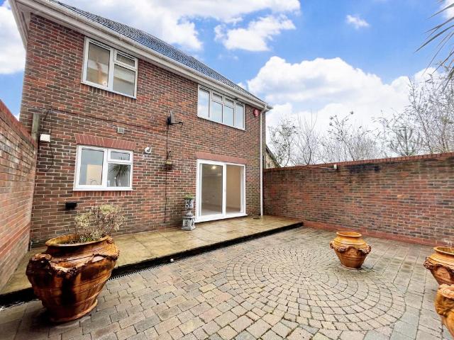 Wharf Mews, Bournemouth, BH4 2 bed maisonette to rent £1,545 pcm £357 pw
