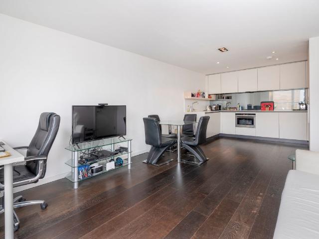 Wharf Road, Islington, London N1, 1 bed flat to rent, £2,600 pcm | PrimeLocation
