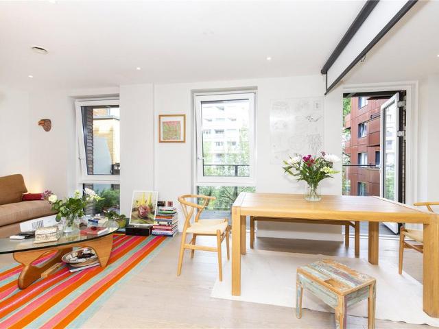 Wharf Road, London, N1 2 bed apartment to rent £3,750 pcm £865 pw