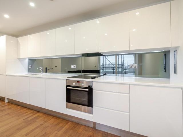 Wharf Street London SE8 2 bed flat to rent £2,100 pcm £485 pw