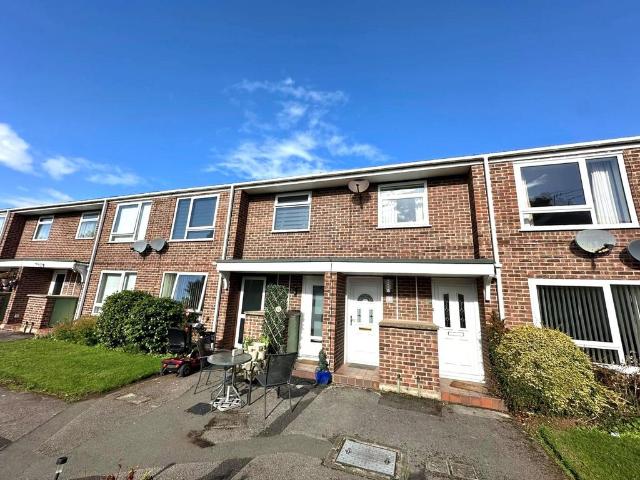 Wharfedale Drive, Wirral, CH62 2 bed apartment to rent £795 pcm £183 pw