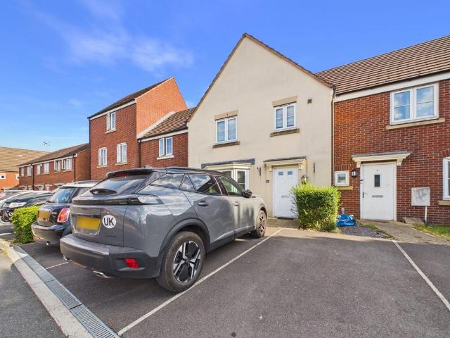 Wharfside Close, Gloucester GL2 3 bed terraced house to rent £1,400 pcm £323 pw