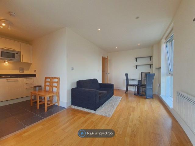 Wharfside Point South, London E14, 1 bed flat to rent, £1,890 pcm | PrimeLocation