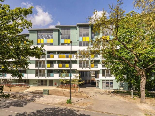 Wharncliffe Mews, London SW4 1 bed flat to rent £2,100 pcm £485 pw