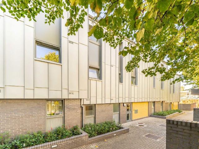Wharncliffe Mews, Clapham South SW4, 1 bed flat to rent, £2,000 pcm | PrimeLocation