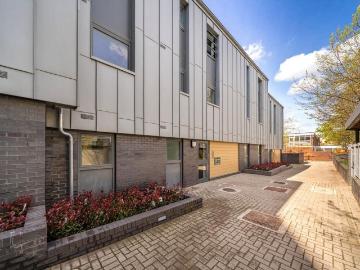 Wharncliffe Mews, London SW4 1 bed flat to rent £2,250 pcm £519 pw
