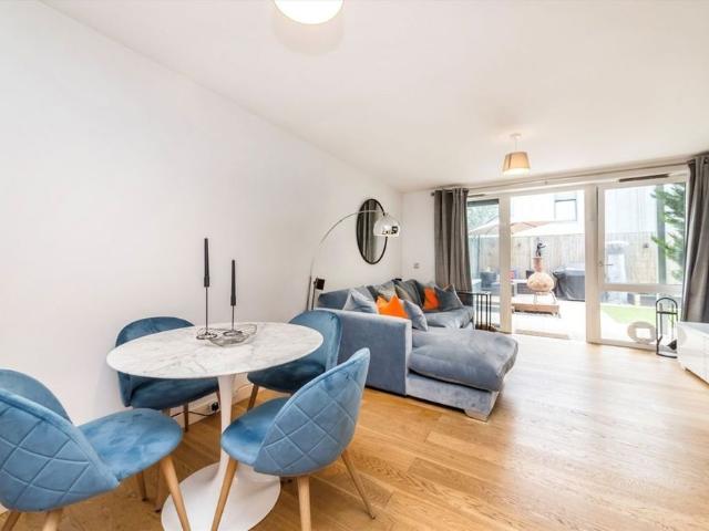 Wharncliffe Mews, SW4, London