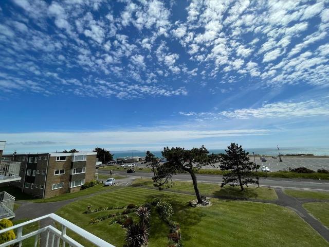 Wharncliffe Road, CHRISTCHURCH, BH23 3 bed apartment to rent £1,500 pcm £346 pw