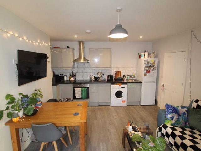 Wharncliffe Road, Sheffield, S10
