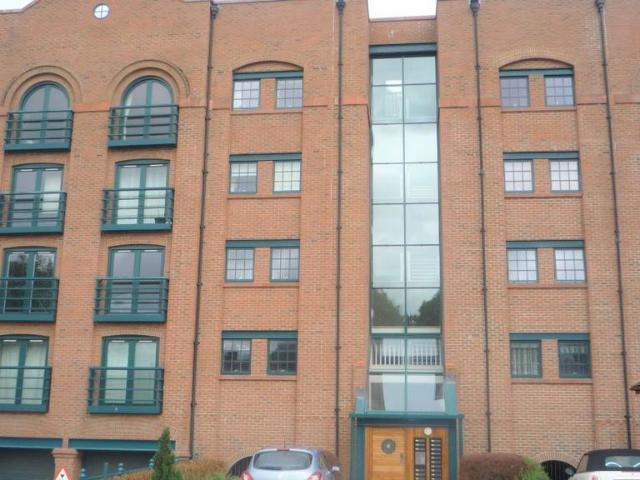 Wharton Court, Hoole, Chester, CH2 2 bed flat to rent £1,150 pcm £265 pw