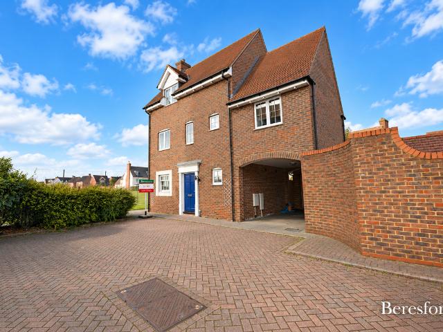 Wharton Drive CM1, 3 bed detached house to rent, £2,200 pcm | PrimeLocation