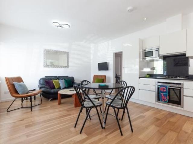 Wharton Road, Headington, Oxford OX3, 2 bed flat to rent, £3,000 pcm | PrimeLocation