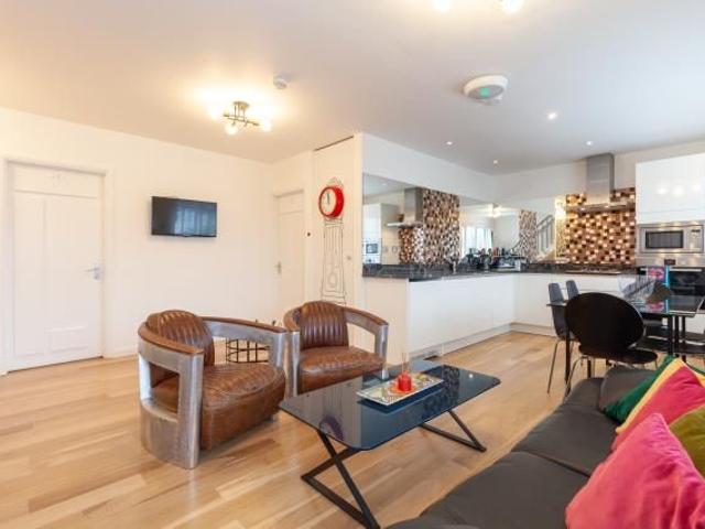 Wharton Road, Headington, Oxford OX3, 3 bed flat to rent, £4,500 pcm | PrimeLocation