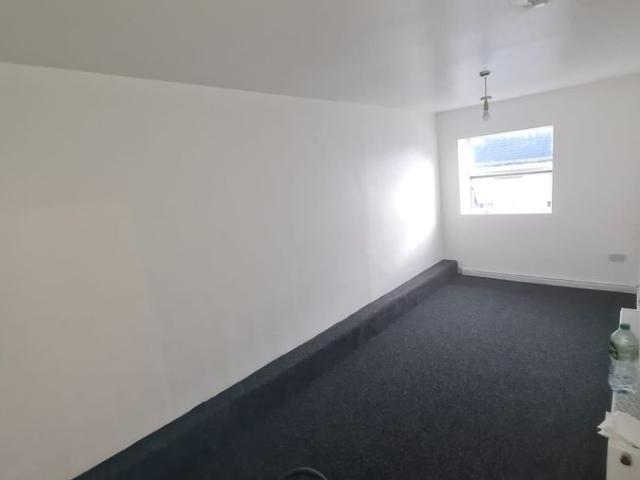 Whetley Lane, Bradford, West Yorkshire BD8, 4 bed shared accommodation to rent, £400 pcm | PrimeLocation