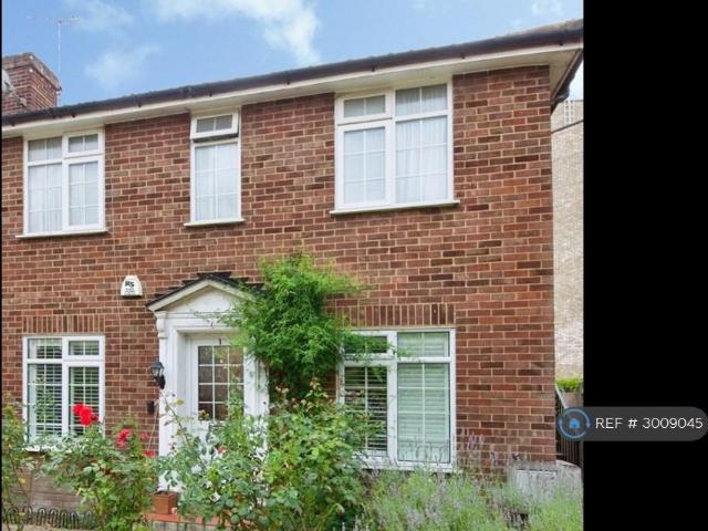 Whetstone Close, London, N20 2 bed maisonette to rent £1,875 pcm £433 pw