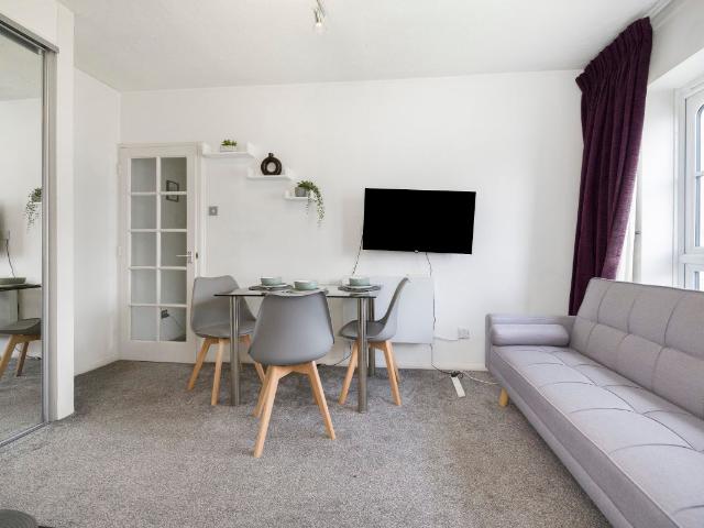Wheat Sheaf Close, Canary Wharf E14, 1 bed flat to rent, £1,900 pcm | PrimeLocation