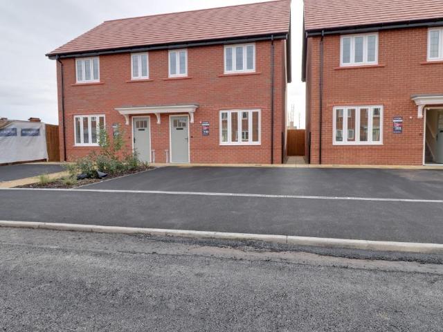 Wheatfield Drive, Leighton, Crewe, CW1 3 bed semi detached house to rent £1,200 pcm £277 pw