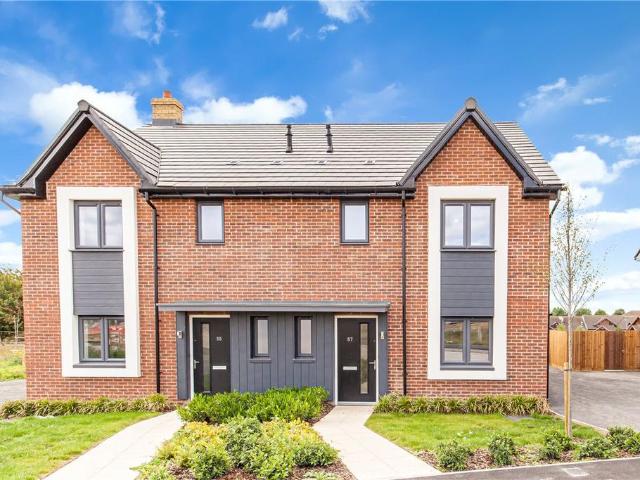 Wheatfield Drive, Witney, OX29 3 bed semi detached house to rent £1,750 pcm £404 pw
