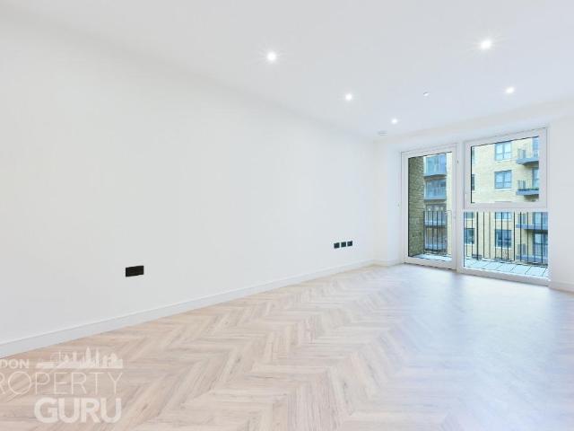 Wheatfield Way, Yorke House, Royal. 2 bed apartment to rent £3,400 pcm £785 pw