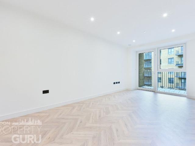 Wheatfield Way, Yorke House, Royal Exchange, Kingston Upon Thames KT1, 2 bed flat to rent, £3,400 pcm | PrimeLocation