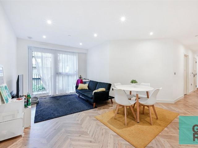 Wheatfield Way, Yorke House, Royal Exchange, Kingston Upon Thames KT1, 2 bed flat to rent, £3,400 pcm | PrimeLocation