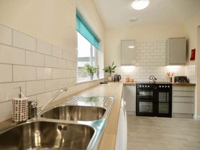 Wheatfield Way, Brighton BN2 6 bed house to rent £4,806 pcm £1,109 pw