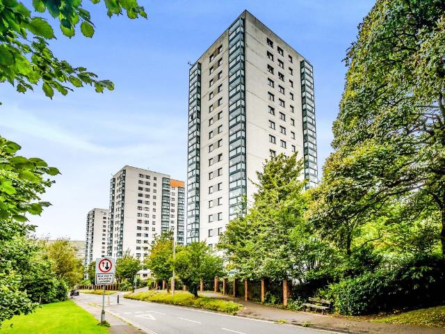 Wheatley Court, Halifax HX2, 2 bed flat to rent, £750 pcm | PrimeLocation