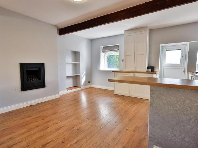 Wheatley Lane Road, Burnley 2 bed terraced house to rent £875 pcm £202 pw