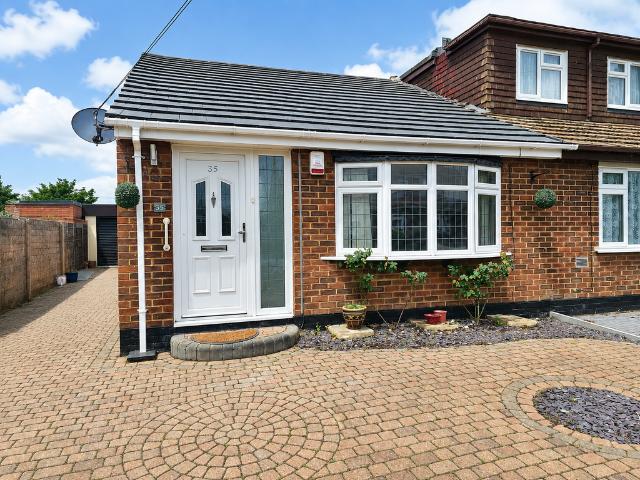 Wheatley Road, Corringham, Stanford Le Hope SS17, 2 bed bungalow to rent, £1,700 pcm | PrimeLocation