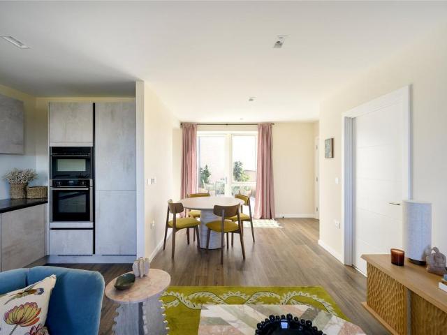 Wheatstone Gardens, London, W10 1 bed apartment to rent £6,067 pcm £1,400 pw