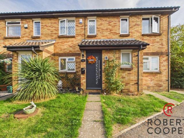 Wheatsheaf Close, Northolt, UB5 2 bed terraced house to rent £2,000 pcm £462 pw