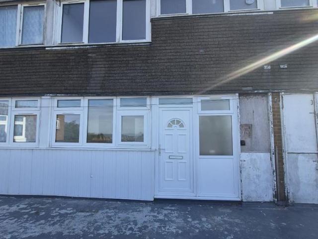 Wheatsheaf Road, Tividale, B69 1SL 2 bed flat to rent £825 pcm £190 pw