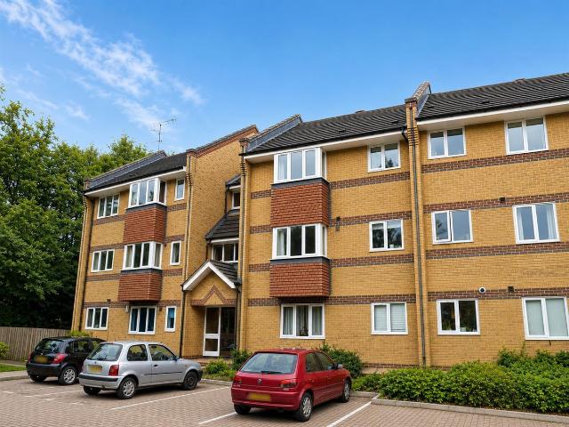 Wheeler Court, Tilehurst, Reading, Berkshire RG31, 2 bed flat to rent, £1,300 pcm | PrimeLocation