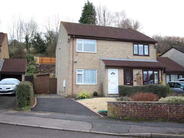 Wheelers Road, Radstock BA3 2 bed semi detached house to rent £1,250 pcm £288 pw