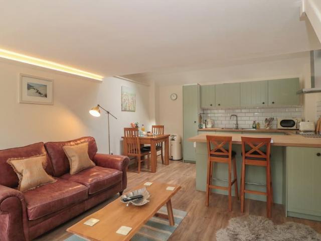 Wheelwright Cottage Oxford Street | Studio townhouse for rent #171074665 | Rentberry