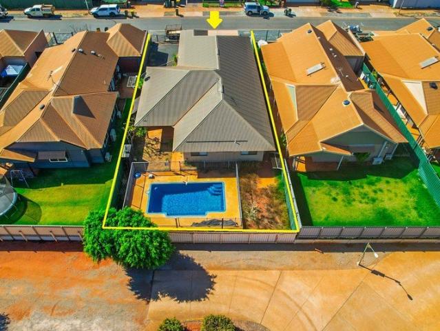 WHEN NEW & MODERN MEETS LARGE & STYLISH. THEN ADD A BELOW GROUND POOL!