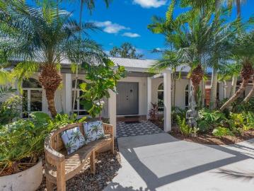 Where Tropical Luxury Meets Whitsunday Lifestyle