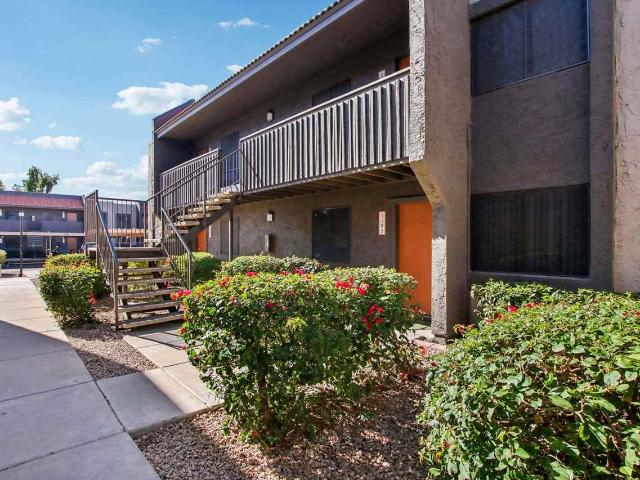 Where Comfort Meets Affordability 2 Bedroom Apartment for Rent at 14830 N Black Canyon Hwy, Phoenix, AZ 85053