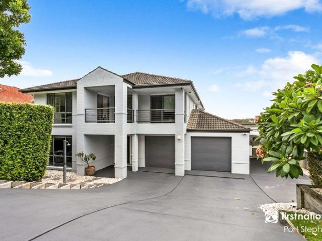 THE IDEAL FAMILY HOME WITH EXTRA PARKING, OUTDOOR ENTERTAINING AND POOL