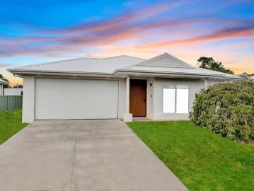 Where Contemporary Design Meets Trentham's Village Lifestyle