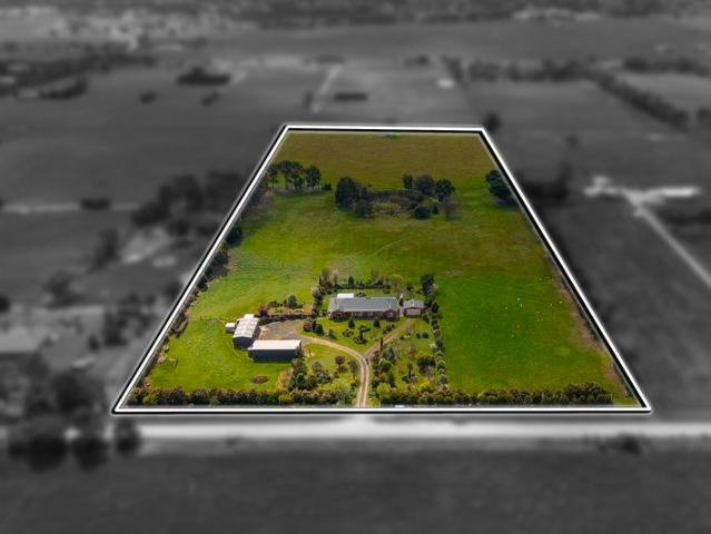 WHERE COUNTRY LIVING MEETS FAMILY COMFORT