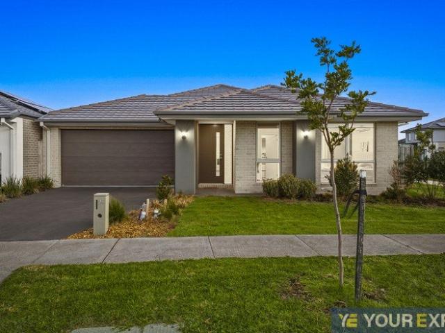 Where Family Memories Begin Spacious Modern Living in Clyde North!