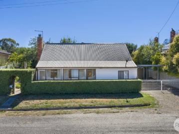 Creswick, Victoria - Garden, Equipped kitchen