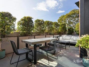 Where indoor luxury meets a rare alfresco sanctuary