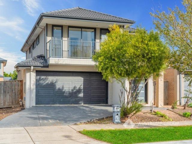 Where Luxury Meets Location: Your Dream Family Oasis