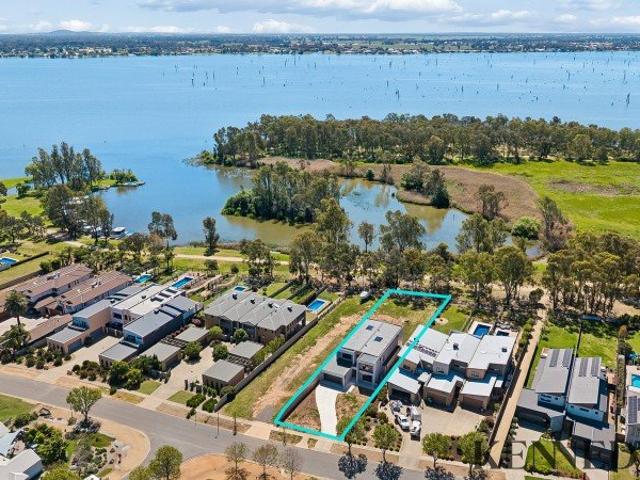 Where Luxury Meets the Lake